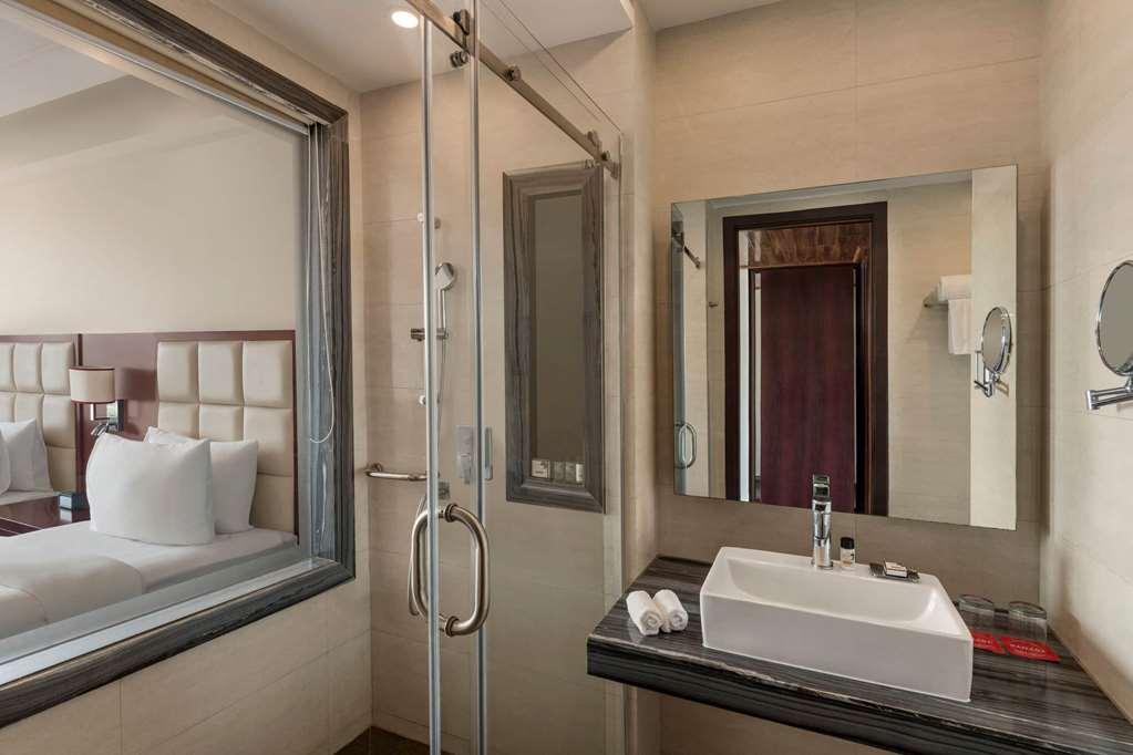 Готель Ramada By Wyndham New Delhi Pitampura Екстер'єр фото