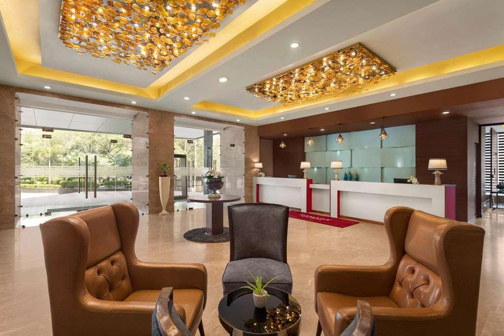 Готель Ramada By Wyndham New Delhi Pitampura Інтер'єр фото